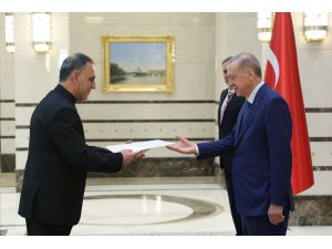İran'ın Ankara Büyükelçisi Habibullahzade, Cumhurbaşkanı Erdoğan'a güven mektubu sundu