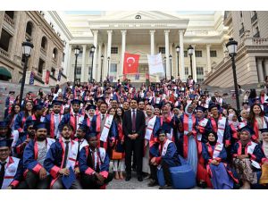Türkiye Bursları kapsamında eğitim alan uluslararası öğrenciler için mezuniyet töreni