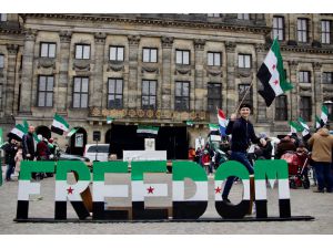 Hollanda'da Suriye gösterisi düzenlendi