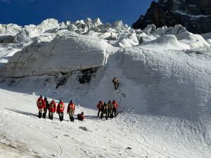 Kırgızistan'daki Tanrı Dağı'na tırmanan 4 dağcıdan 9 gündür haber alınamıyor