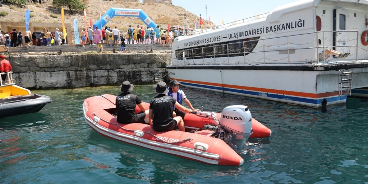 Van'da deniz polisi boğulma vakalarına karşı bilgilendirmede bulundu