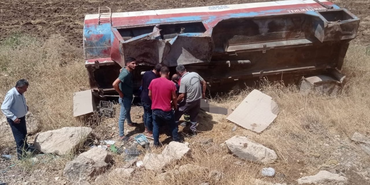 Mardin'de devrilen su tankerinin altında kalan kişi öldü