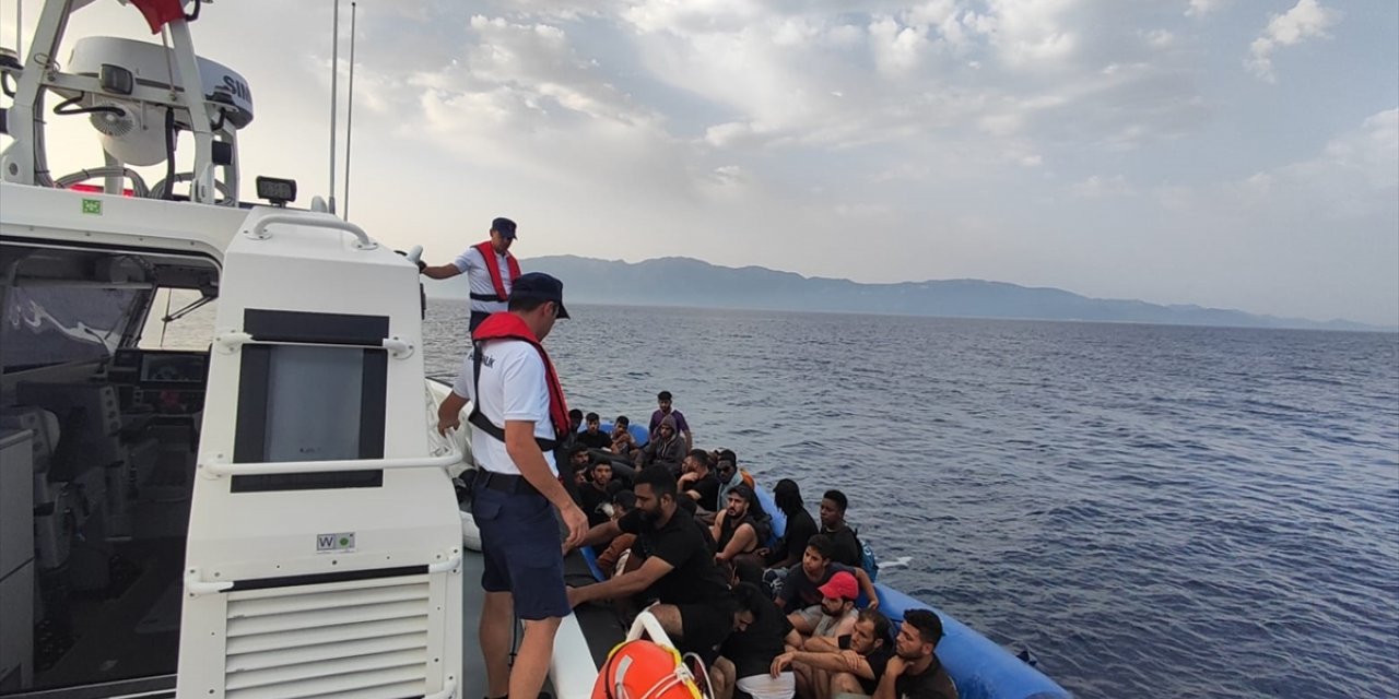 Bodrum ve Datça açıklarında 33 düzensiz göçmen kurtarıldı