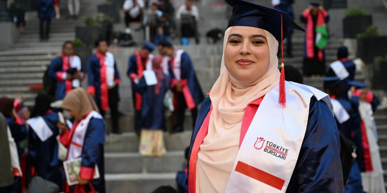 YTB Türkiye Burslarıyla mezun olan uluslararası öğrenciler, Türkiye'de aldıkları eğitimden memnun