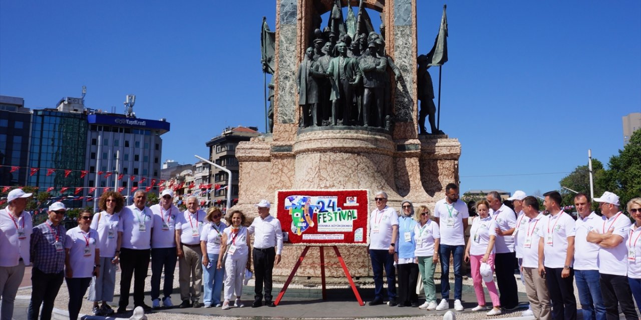 100 ülkenin kültür sanat elçisi Taksim Meydanı'nda bir araya geldi