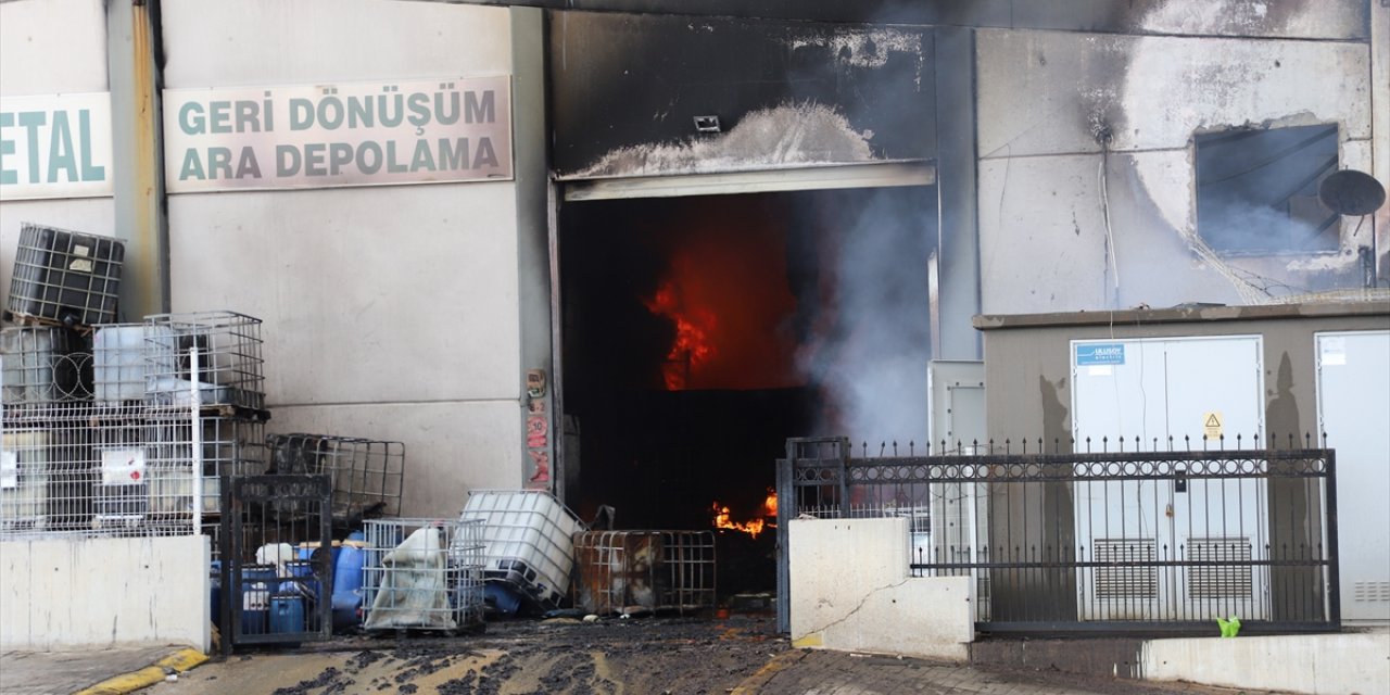 GÜNCELLEME - Denizli'de geri dönüşüm depolama tesisinde yangın çıktı