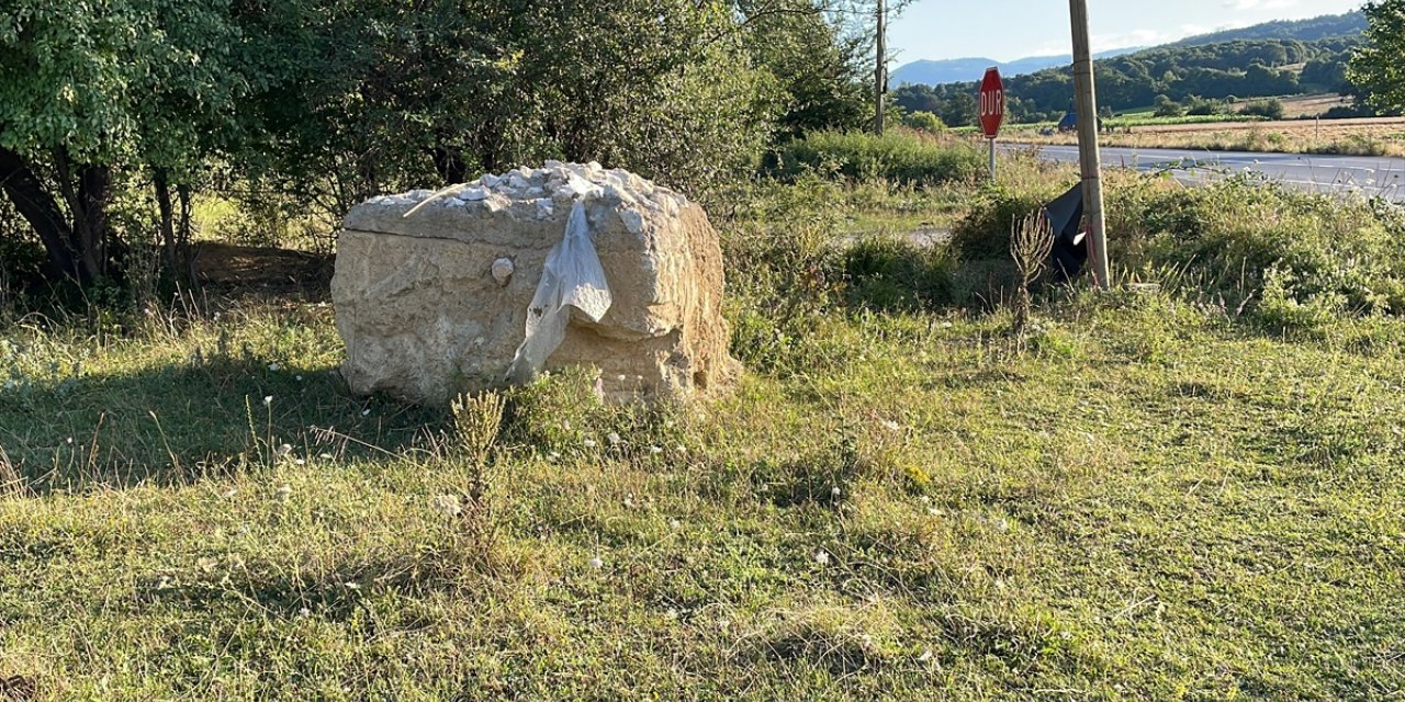 Bolu'da lahit mezar sanılan yapının kayaç olduğu belirlendi