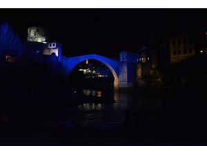 Mostar Köprüsü Yeni Zelanda için ışıklandırıldı