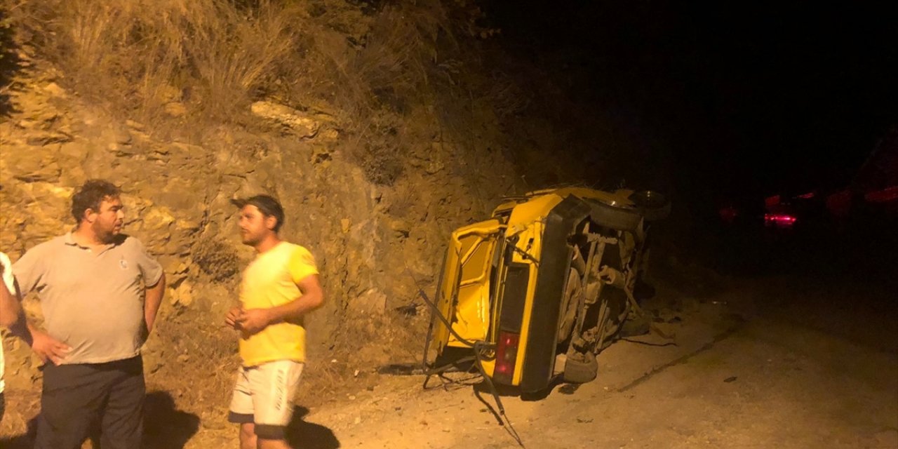 Alanya'da otomobilin devrilmesi sonucu 5 kişi yaralandı