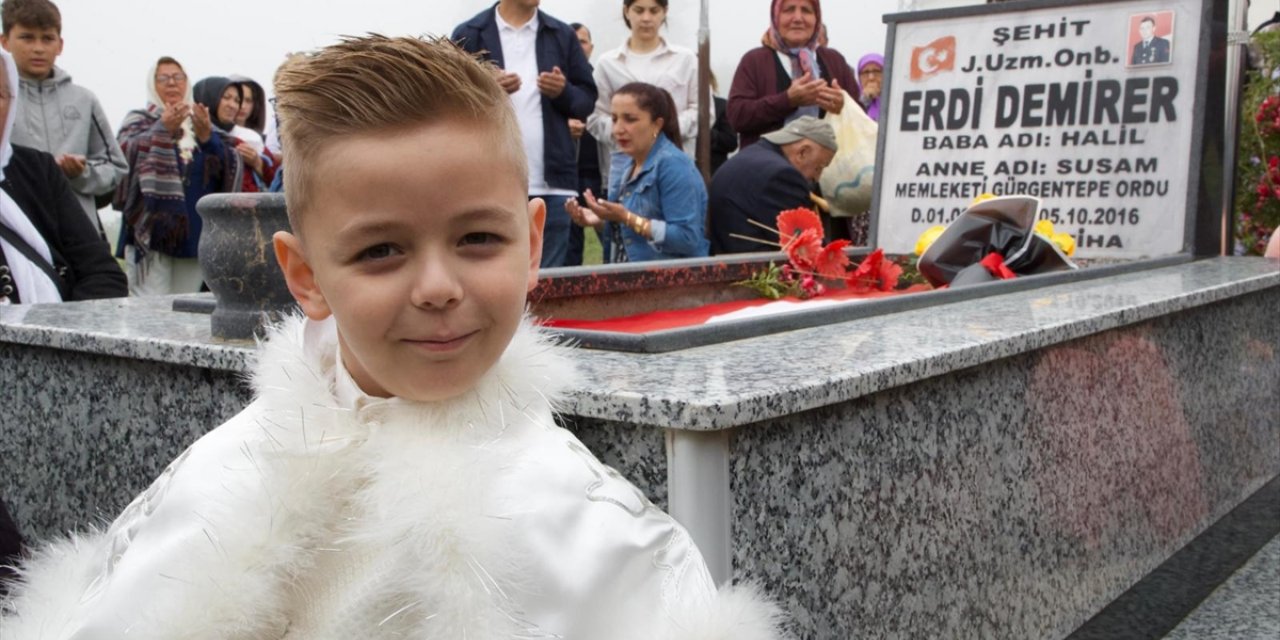 Valinin makam aracı, şehit oğluna sünnet arabası oldu