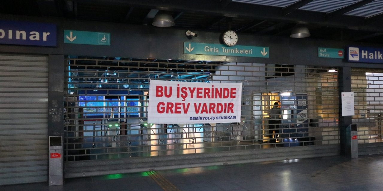 İzmir'de metro ve tramvay çalışanları greve gitti