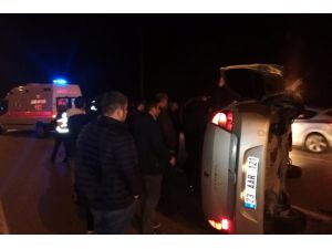 Elazığ'da devrilen otomobilde sıkışan anne ile oğlu yaralandı