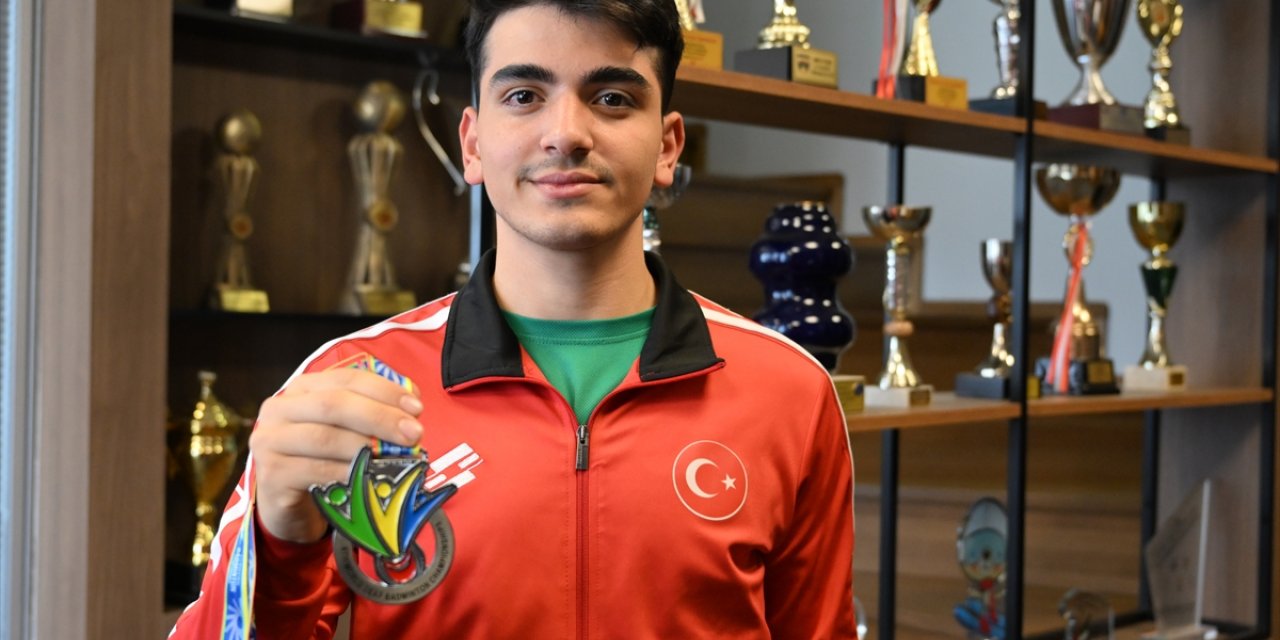 Dünya ikincisi badmintoncu Furkan Büyükgöze, gözünü Deaflimpik Oyunları'na çevirdi