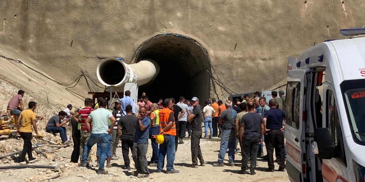 Manisa'da hızlı tren hattının tünel inşaatında  2 işçi gazdan etkilendi