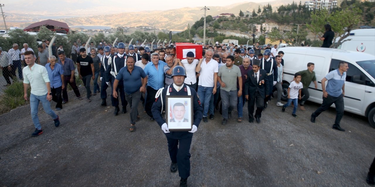 Afyonkarahisar'da kazada şehit olan Astsubay Mustafa Tatlı, Kahramanmaraş'ta son yolculuğuna uğurlandı