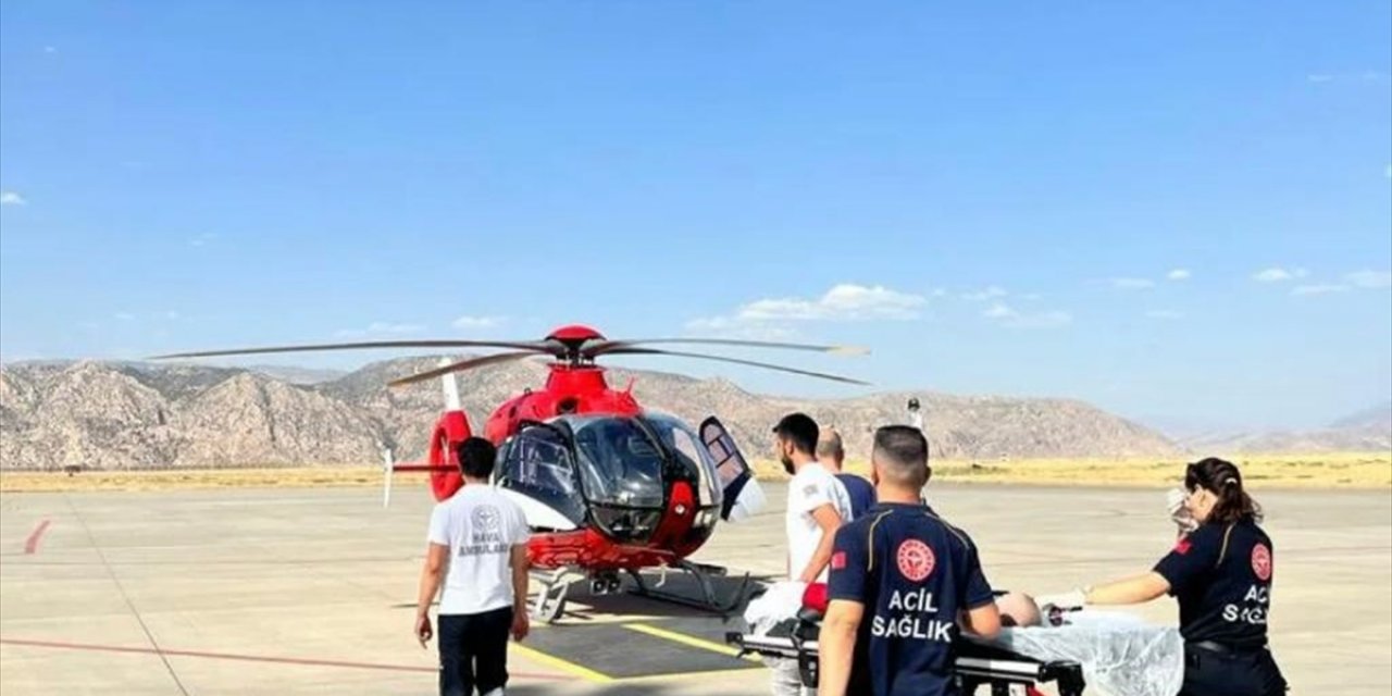 Ambulans helikopter boğazına kalem kapağı kaçan bebek için havalandı