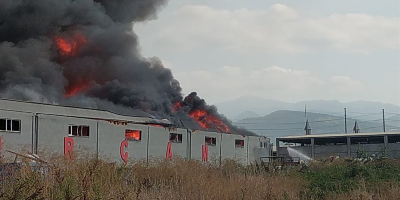 Bursa'da iplik fabrikasında yangın çıktı