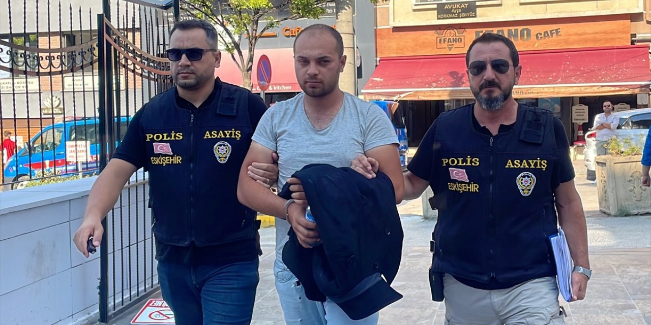 Eskişehir'de kavgada bıçaklanan 2 gençten biri öldü