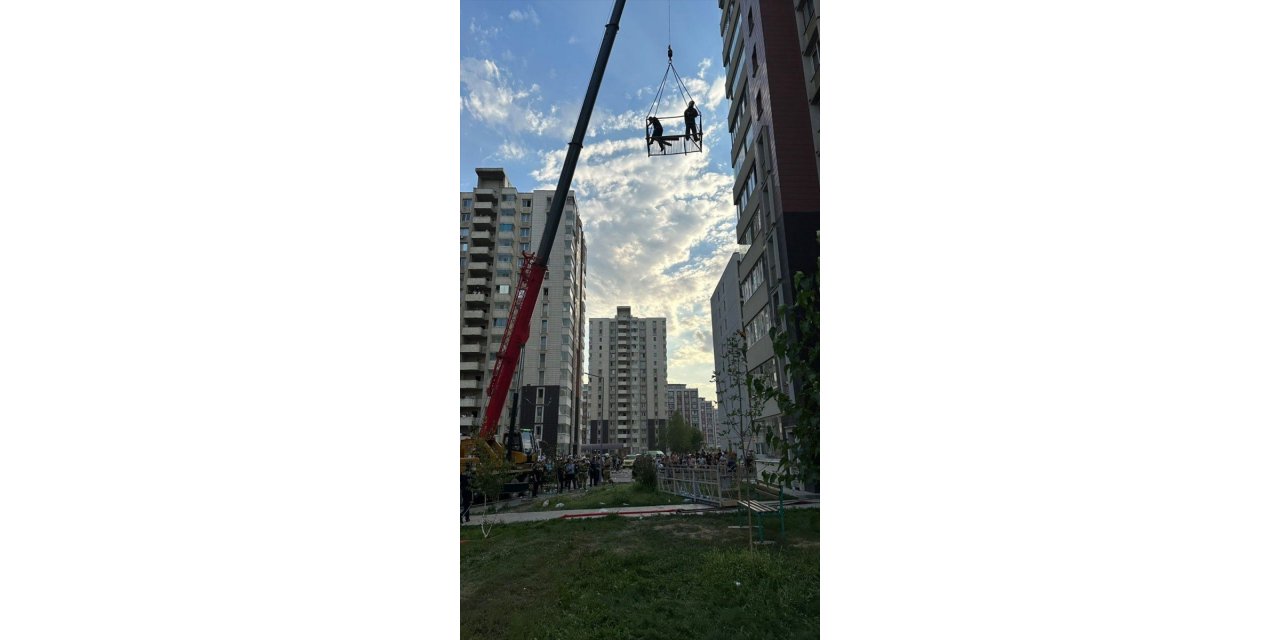 Kazakistan'da 16 katlı apartmanda çıkan yangında 1 kişi öldü