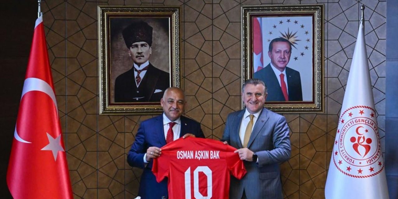 Bakan Bak, TFF Başkanı Büyükekşi'yi kabul etti