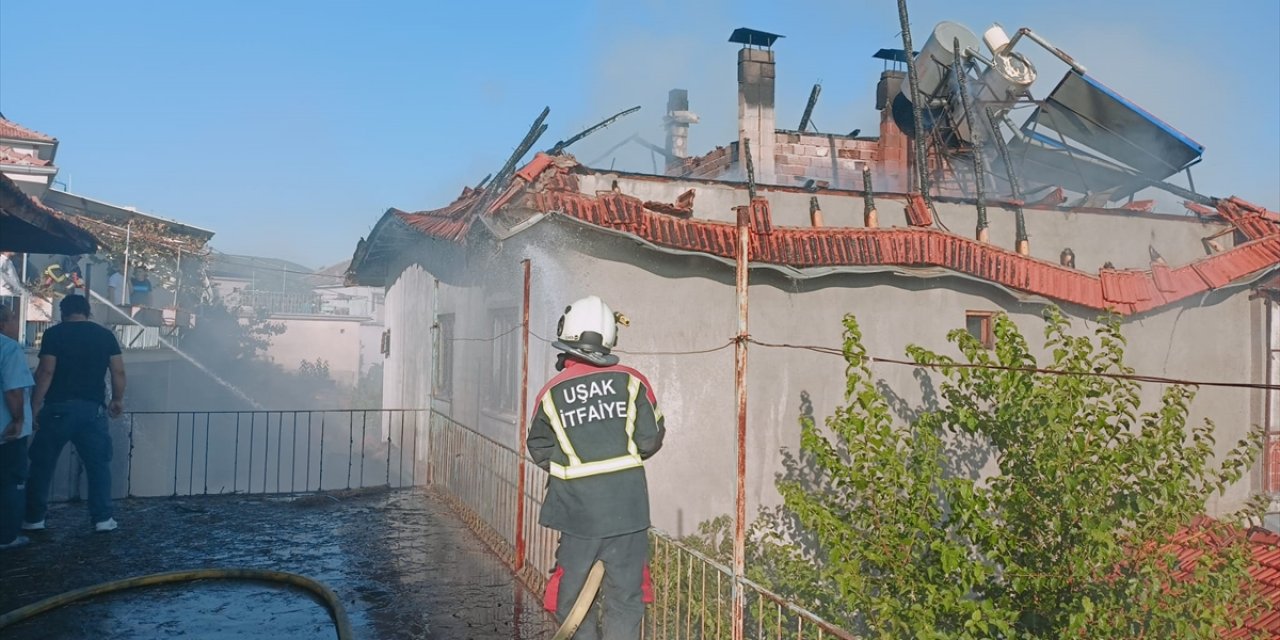 Uşak'ta müstakil evde çıkan yangın söndürüldü