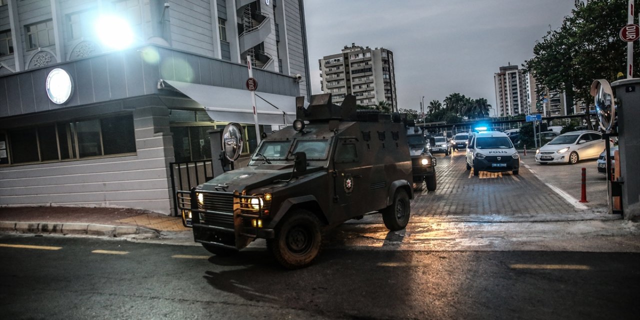 GÜNCELLEME - Mersin'de uyuşturucu satıcılarına yönelik operasyonda 27 zanlı yakalandı