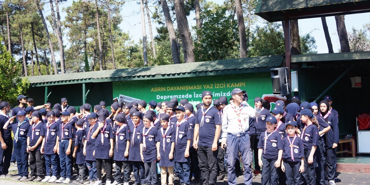 Depremzede çocuklar İstanbul'daki izci kampında bir araya geldi