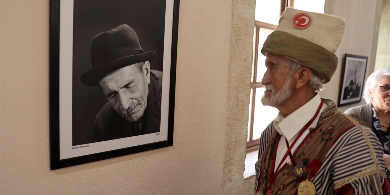 Sivas'ta "Basında ve Ustaların Objektifinden Aşık Veysel" fotoğraf sergisi açıldı