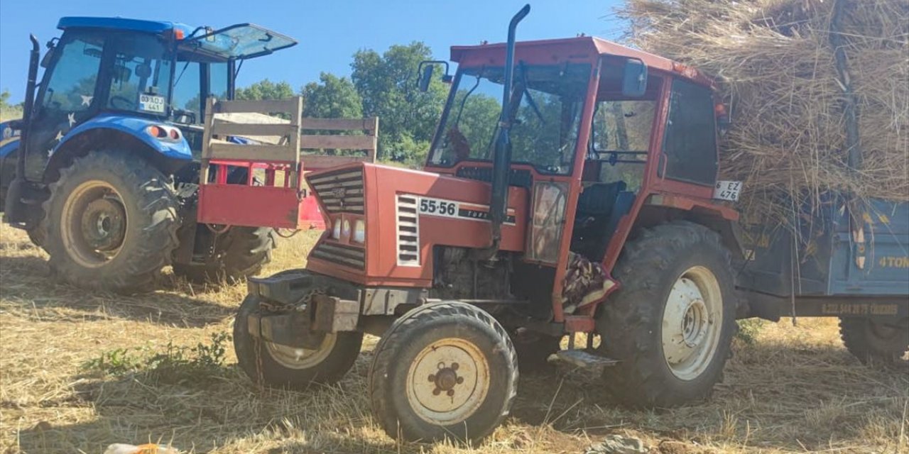 Uşak'ta iki traktör arasında kalan kişi ağır yaralandı