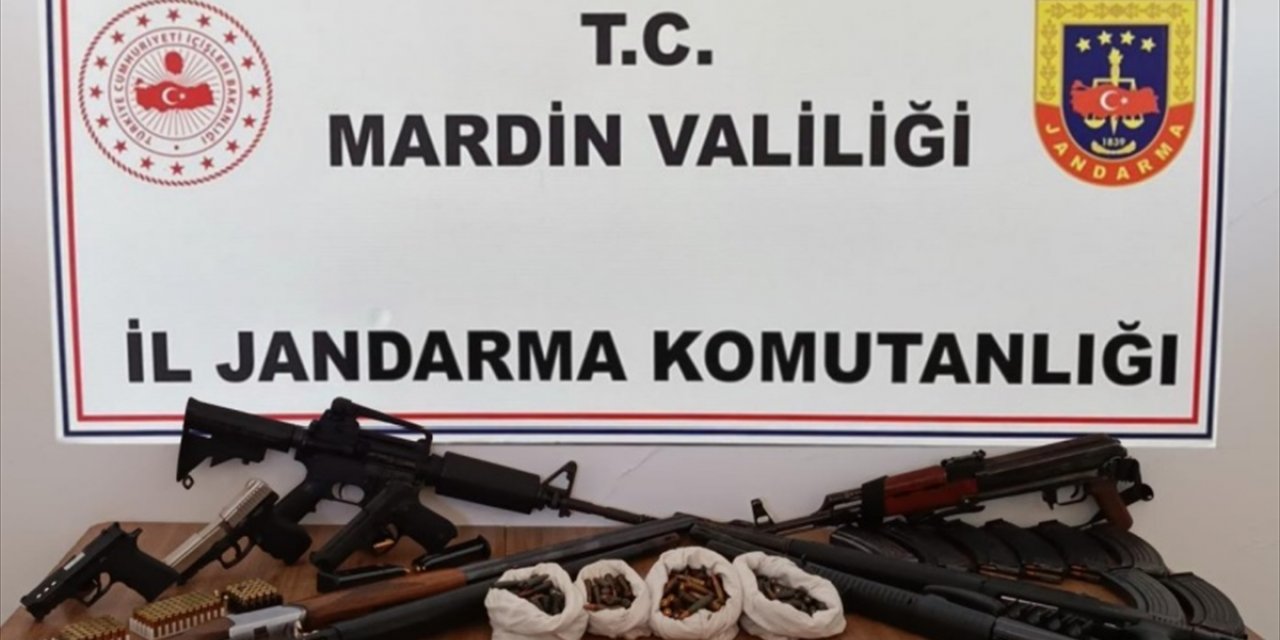 Mardin'de iki evde silah ve fişek ele geçirildi