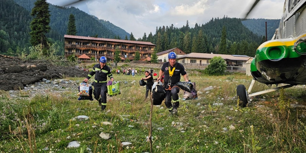 Gürcistan'da tatil beldesi Şovi'de toprak kayması meydana geldi