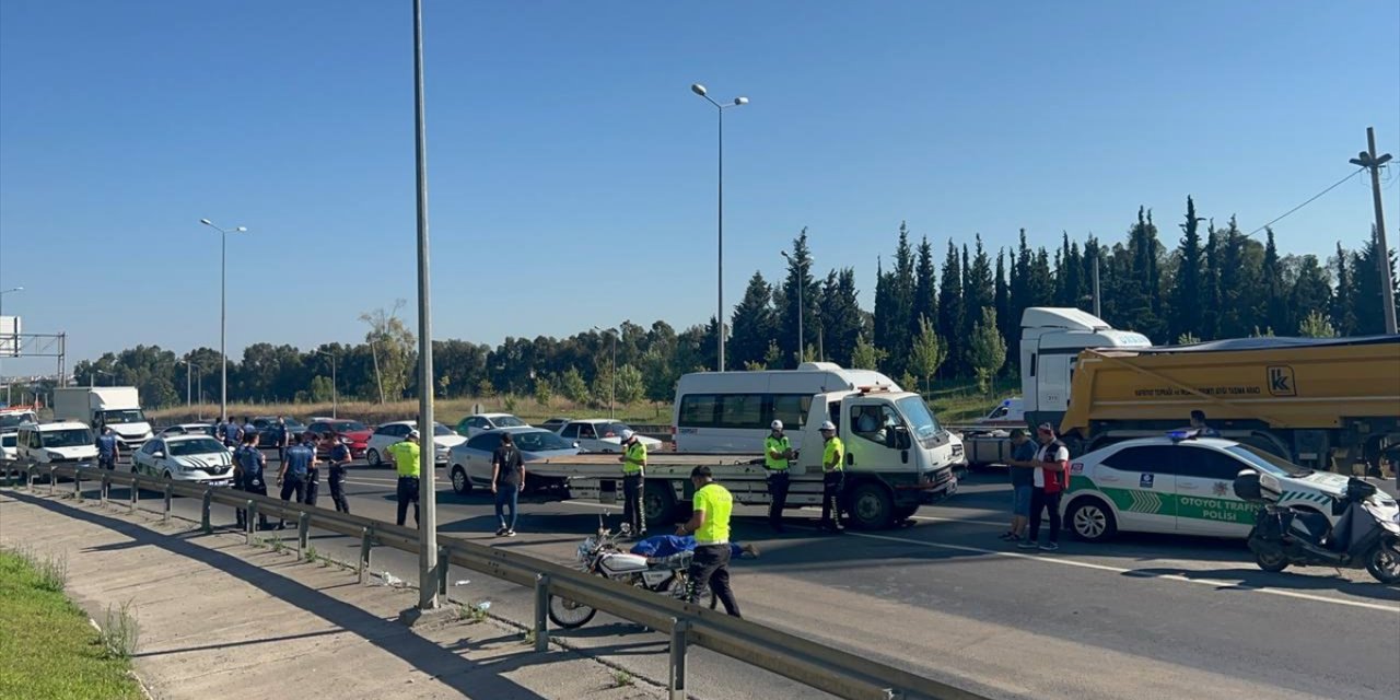 Kocaeli'de kamyonla çarpışan motosikletteki 1 kişi öldü, 1 kişi yaralandı