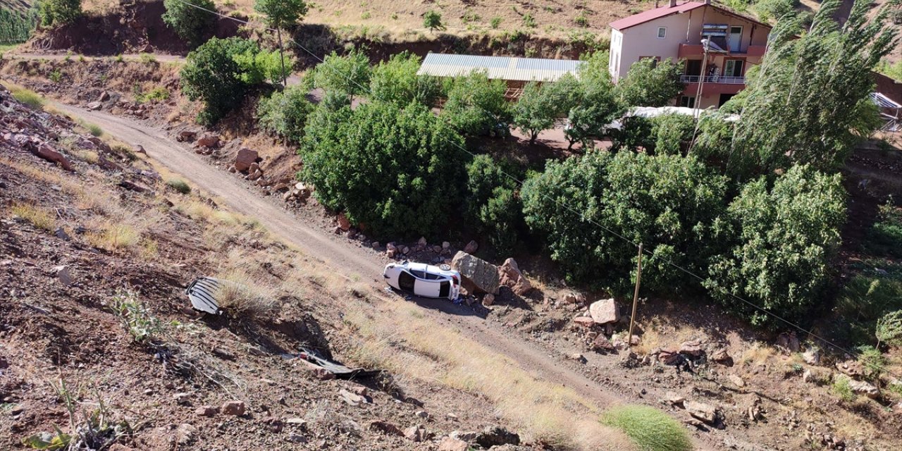 Adıyaman'da şarampole devrilen otomobildeki 7 kişi yaralandı