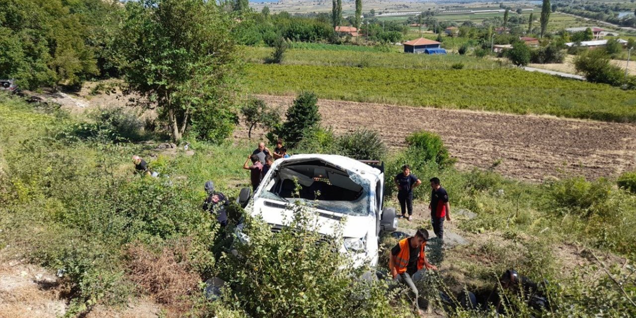 Tokat'ta inşaat işçilerini taşıyan kamyonetin devrilmesi sonucu 1 kişi öldü, 3 kişi yaralandı