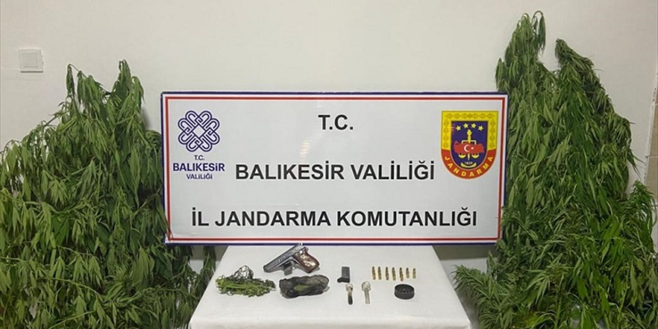 Balıkesir'de uyuşturucu operasyonunda 8 zanlı yakalandı