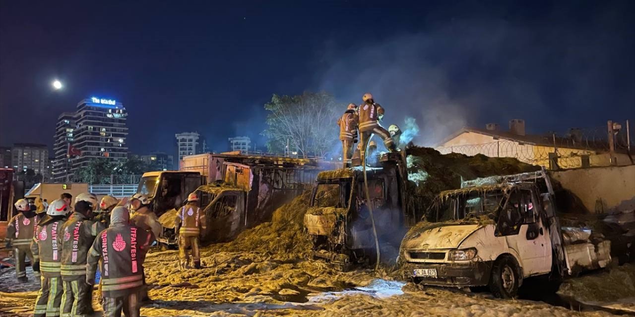 Veliefendi Hipodromu önünde park halindeki araçlarda çıkan yangın söndürüldü