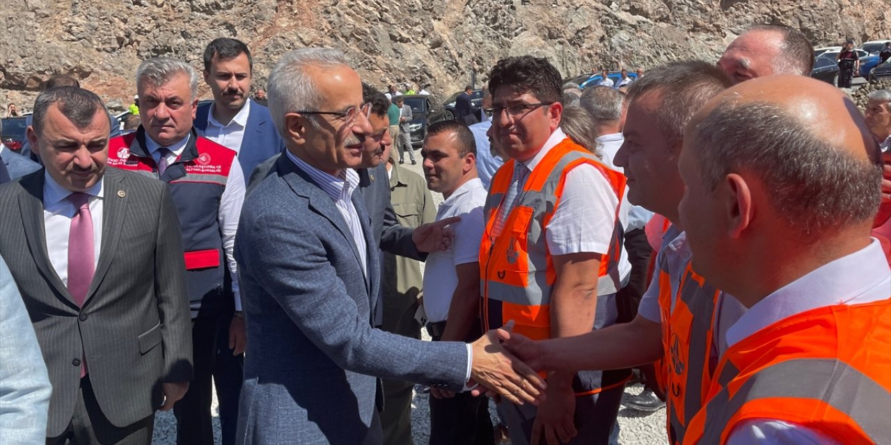 Ulaştırma ve Altyapı Bakanı Uraloğlu, Zonguldak'ta ziyaretlerde bulundu