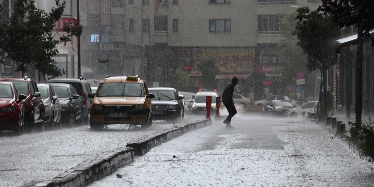 Erzurum'da sağanak etkili oldu