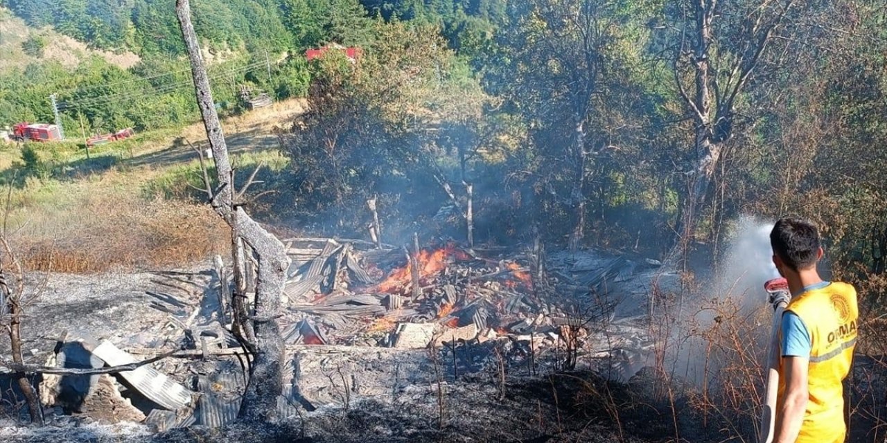 Kastamonu'da yangın çıkan ev kullanılamaz hale geldi