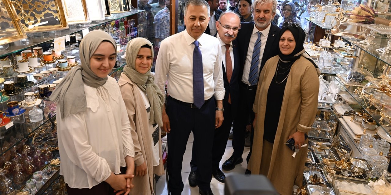 İçişleri Bakanı Yerlikaya, Manisa'da ziyaretlerde bulundu