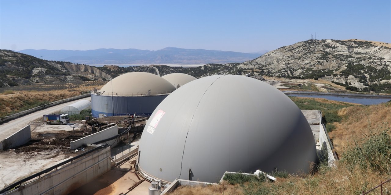 Burdur'da elektrik üretilen hayvansal atıktan gübre elde ediliyor