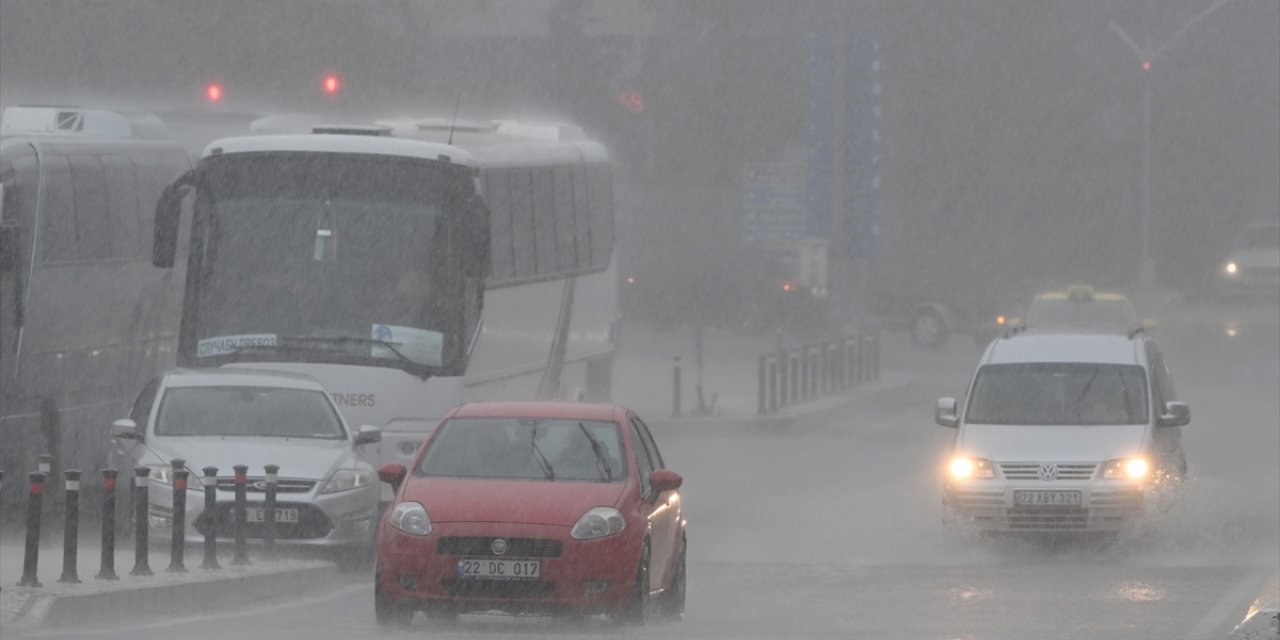 Edirne'de şiddetli sağanak etkili oldu