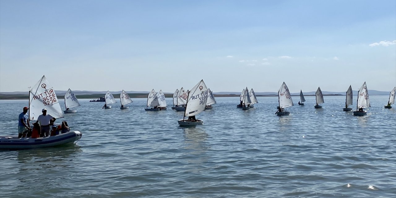 Hirfanlı Baraj Gölü Optimist Yelken Yarışları Kırşehir'de tamamlandı