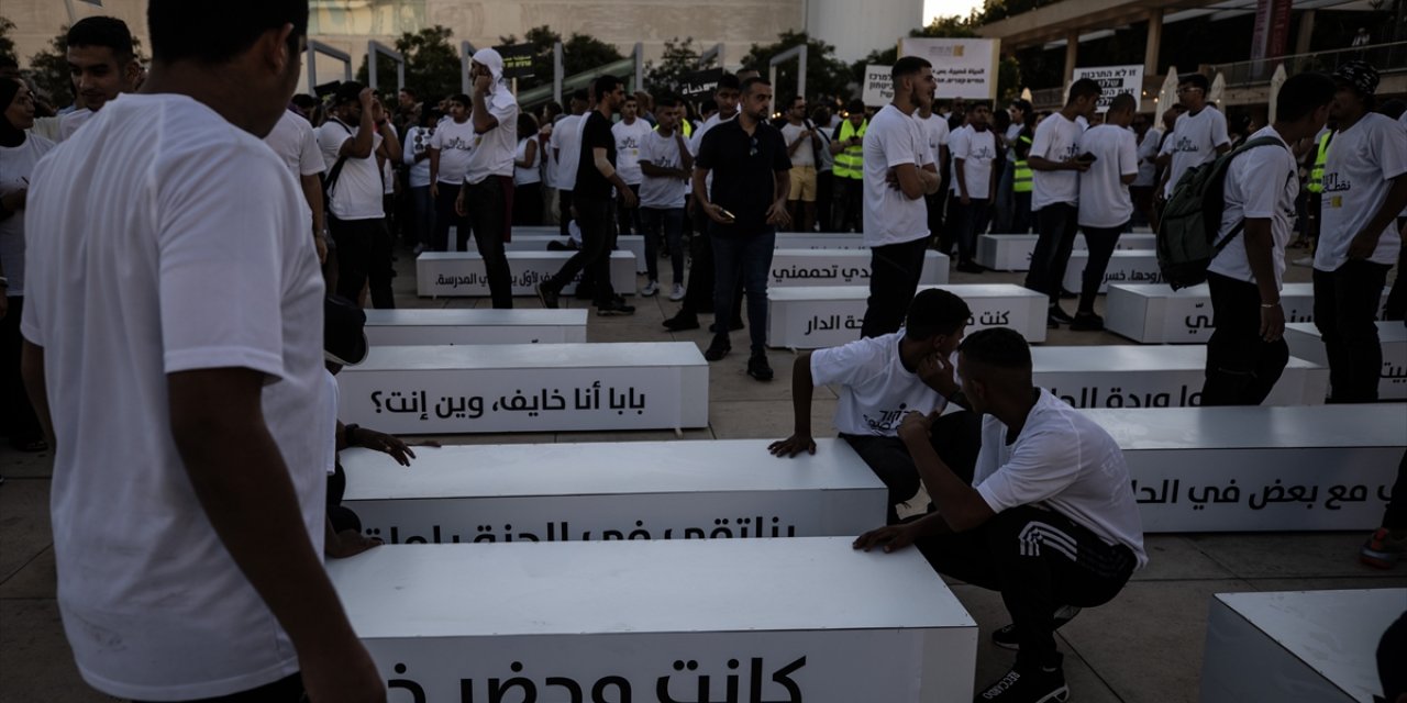 İsrail vatandaşı Filistinliler arasında artan cinayetlere karşı "tabutlu" protesto