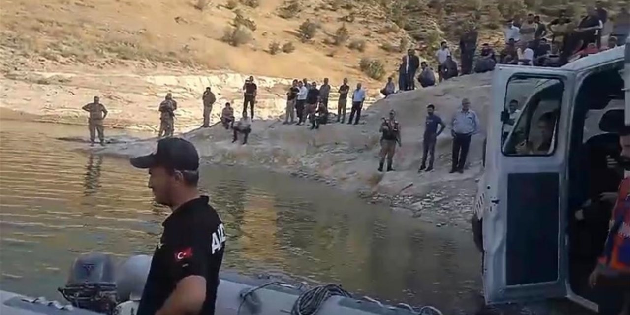 Siirt'te serinlemek için çaya giren oğlunu kurtarmak isteyen baba boğuldu