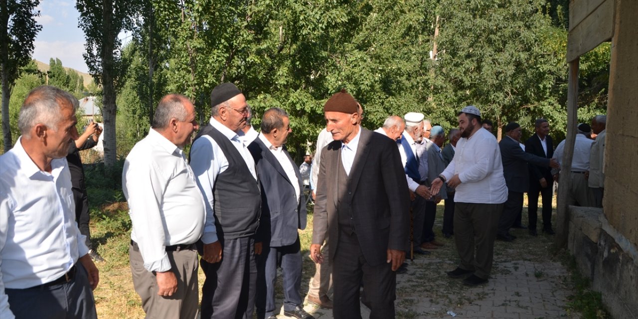 Muş'ta iki köyün sakinleri arasındaki husumet barışla sonuçlandı