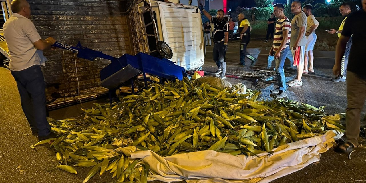 Samsun'da devrilen kamyonetteki 4 kişi yaralandı