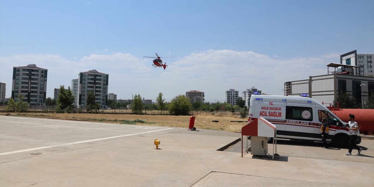 Diyarbakır'da boğulma tehlikesi geçiren çocuk ambulans helikopterle hastaneye yetiştirildi