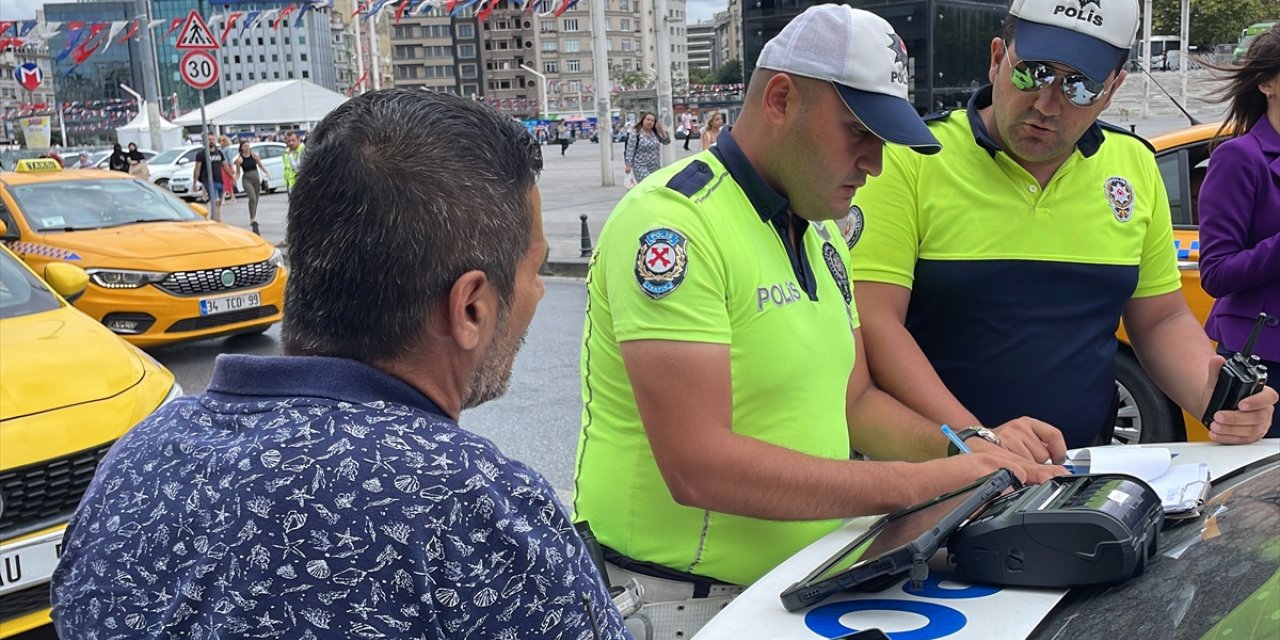 İstanbul'da yolcu seçip mesafe soran taksicilere para cezası