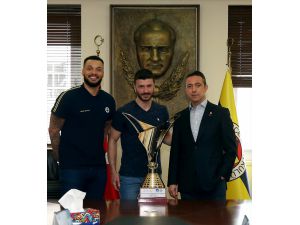 Şampiyon voleybolculardan Ali Koç'a ziyaret